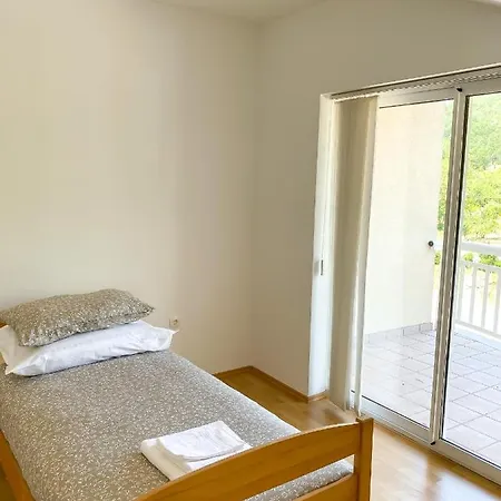 Apartment Maslina *